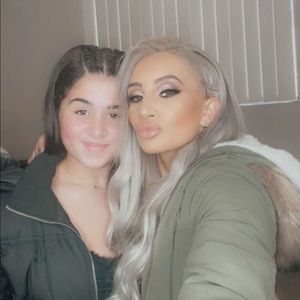 Meet your Posher, Zina